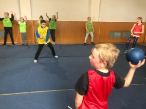 Les Cm2 de l'école de la Sainte Union de Douai ne pouvaient pas vivre un projet Harry Potter sans aborder l'activité de Quidditch. 7