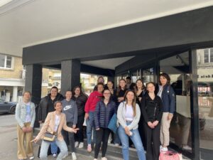 Les élèves de 2de et Terminale bac pro ASSP du l'ensemble Saint Luc de Cambrai se sont rendus au Palace pour voir le film « Un p’tit truc en plus » en lien avec leur programme.
