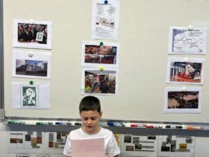 En CM2, chaque semaine, c'est la présentation des actualités de la semaine
