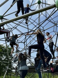 Journée Accrobranche à Raismes pour les élèves de 5e du Collège Jean-Paul II de Denain afin de clôturer cette belle année scolaire 13