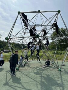 Journée Accrobranche à Raismes pour les élèves de 5e du Collège Jean-Paul II de Denain afin de clôturer cette belle année scolaire 15