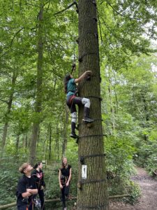 Journée Accrobranche à Raismes pour les élèves de 5e du Collège Jean-Paul II de Denain afin de clôturer cette belle année scolaire 2
