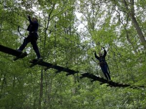 Journée Accrobranche à Raismes pour les élèves de 5e du Collège Jean-Paul II de Denain afin de clôturer cette belle année scolaire 7