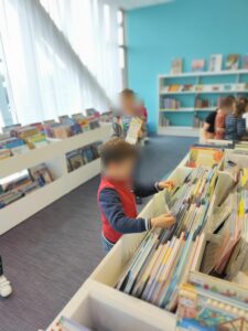 Les élèves de CP de l'école Saint Bernard de Cambrai au Labo de Cambrai. 2