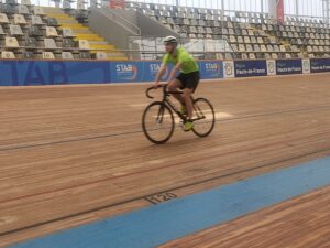 Les élèves de Terminales de l'option EPS de l'Institut d'Anchin de Pecquencourt sont allés visiter le vélodrome de Roubaix. 2
