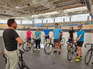 Les élèves de Terminales de l'option EPS de l'Institut d'Anchin de Pecquencourt sont allés visiter le vélodrome de Roubaix. 3