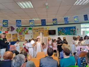 Représentation de 4 pièces de théâtre sur la mythologie grecque, par les Cm1.cm2 de l'école Saint Vincent de Paul de Douai 1