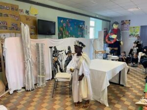 Représentation de 4 pièces de théâtre sur la mythologie grecque, par les Cm1.cm2 de l'école Saint Vincent de Paul de Douai 8