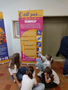 à l'école Sainte Anne de Sebourg 5